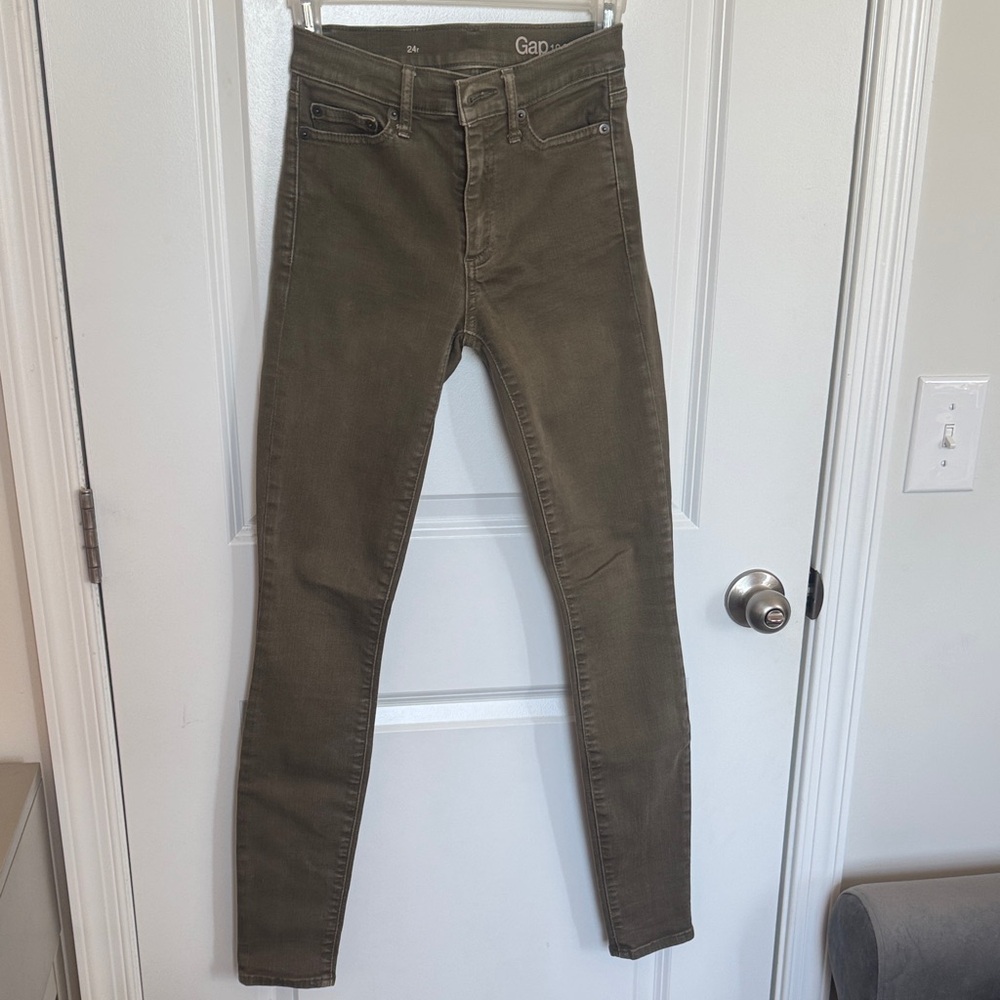 GAP Women's Skinny Jeans in Olive